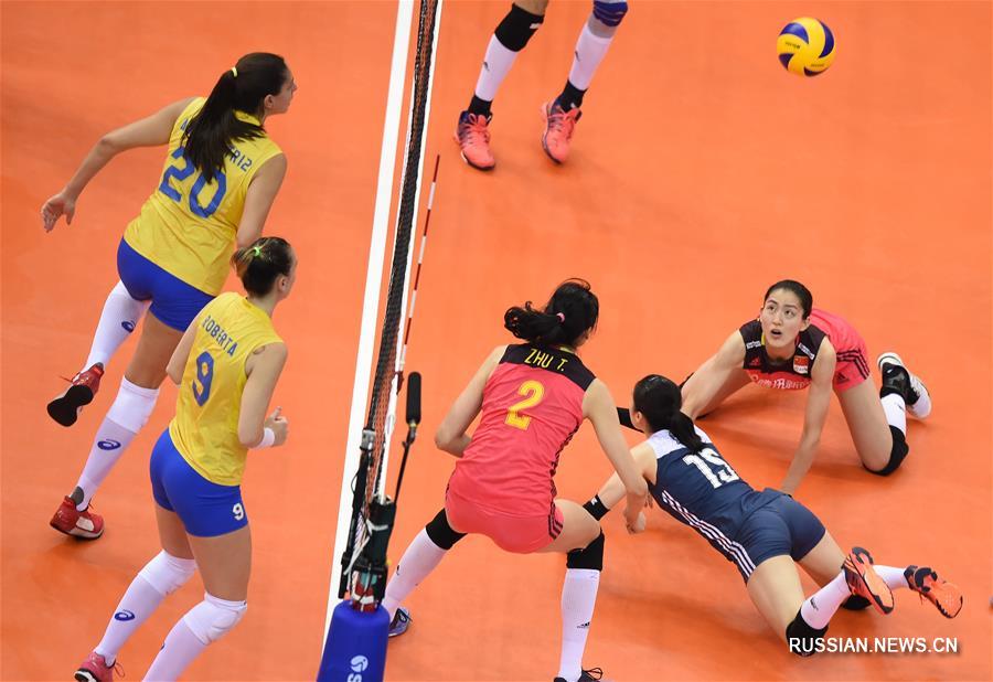 В групповом матче финального этапа женской волейбольной Лиги Наций китайская сборная  проиграла бразильской команде со счетом 0:3
