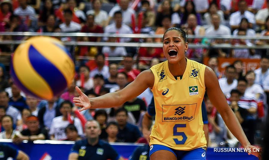 В групповом матче финального этапа женской волейбольной Лиги Наций китайская сборная  проиграла бразильской команде со счетом 0:3