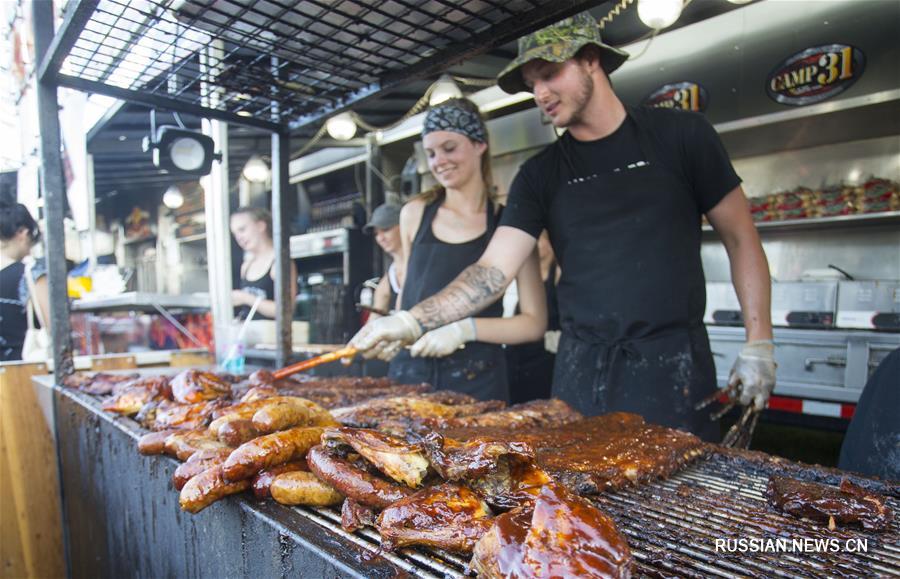 В Торонто проходит летний фестиваль барбекю