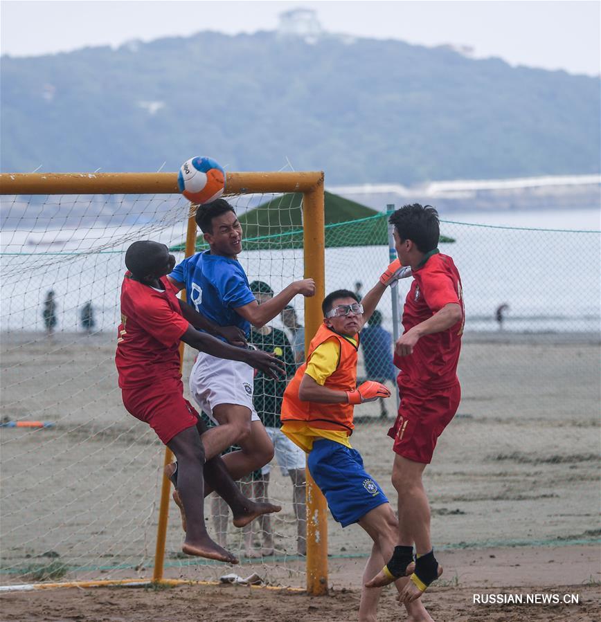 В прибрежном ландшафтном парке "Чжуцзяцзянь" начинается пик туристического сезона