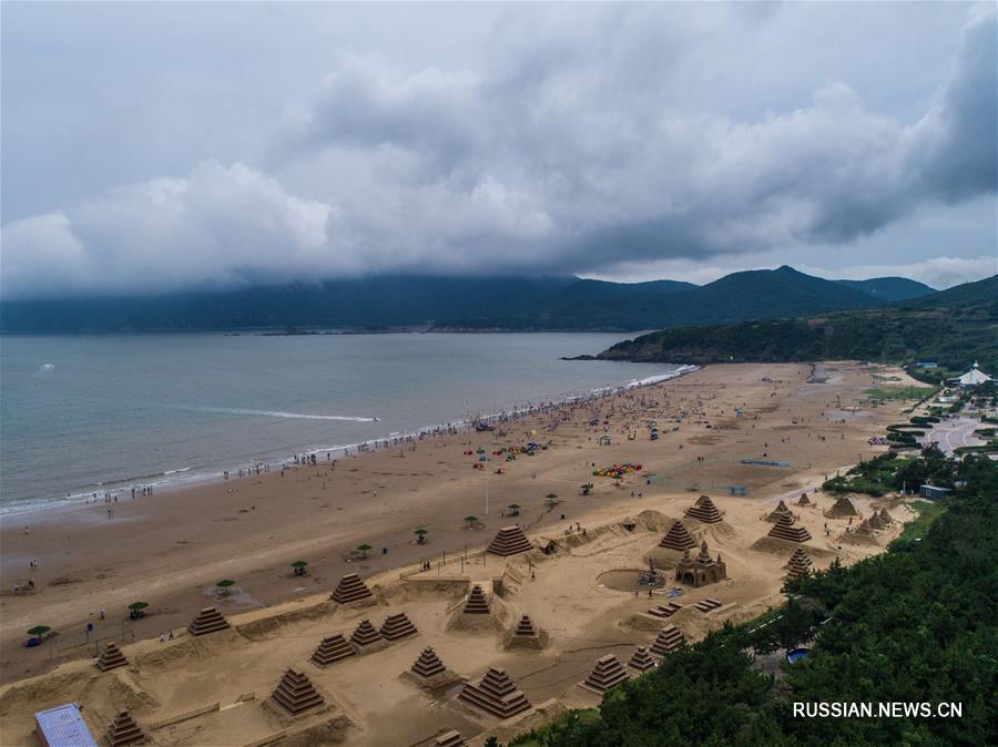 В прибрежном ландшафтном парке "Чжуцзяцзянь" начинается пик туристического сезона