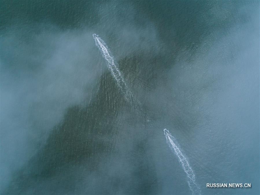 В прибрежном ландшафтном парке "Чжуцзяцзянь" начинается пик туристического сезона