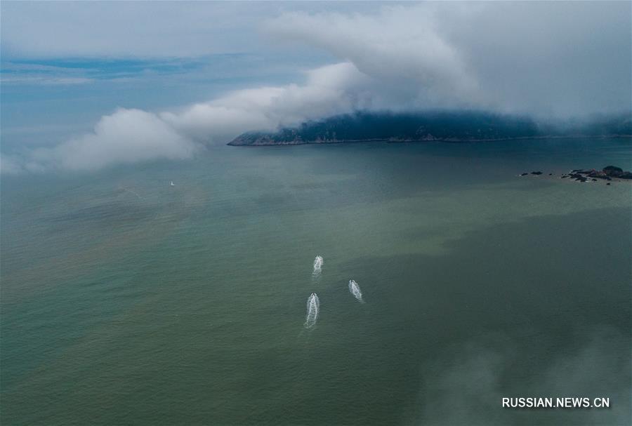 В прибрежном ландшафтном парке "Чжуцзяцзянь" начинается пик туристического сезона