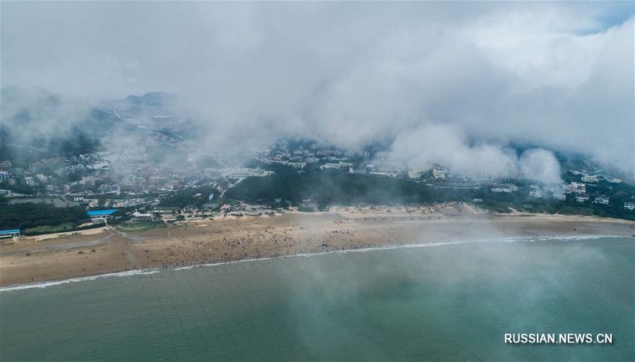 В прибрежном ландшафтном парке "Чжуцзяцзянь" начинается пик туристического сезона