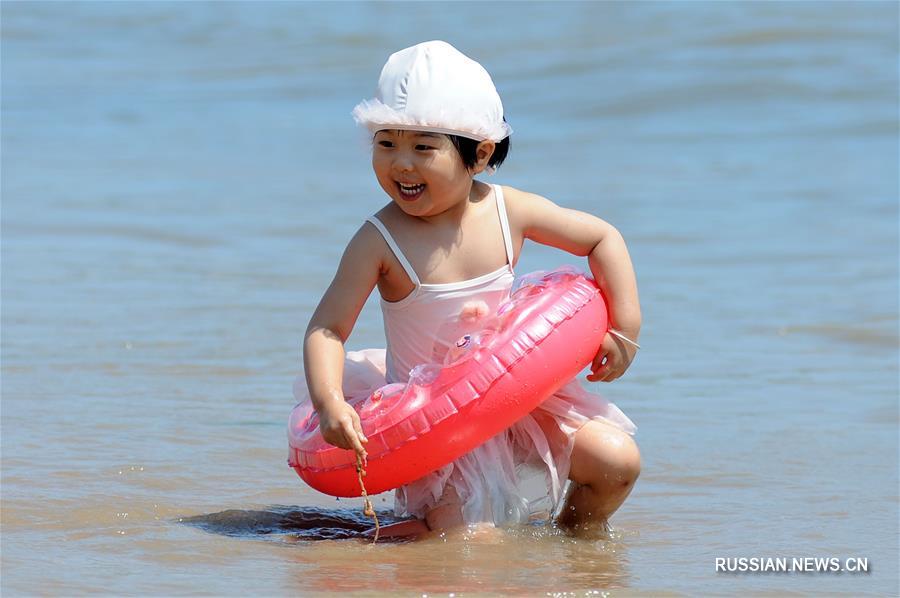 В Циндао открылись 6 купальных пляжей