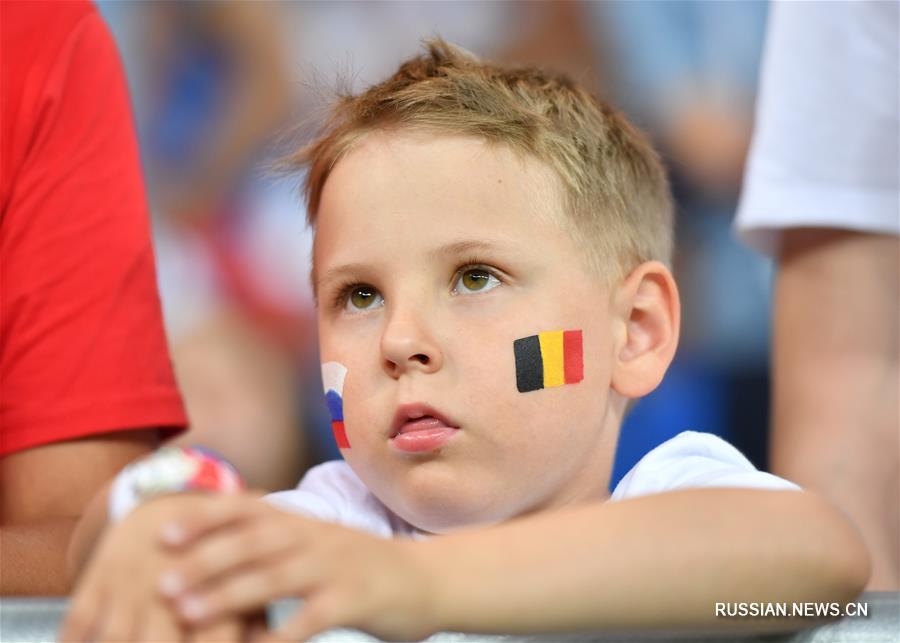 Футбол -- ЧМ-2018, 1/8 финала: болельщики перед матчем Бельгия -- Япония