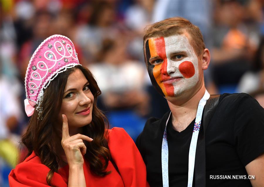 Футбол -- ЧМ-2018, 1/8 финала: болельщики перед матчем Бельгия -- Япония