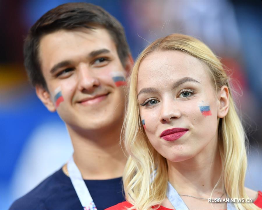 Футбол -- ЧМ-2018, 1/8 финала: болельщики перед матчем Бельгия -- Япония