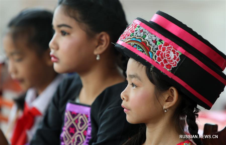 В лаосском городе Луангпхабанг прошел детский концерт чтения китайских канонических текстов