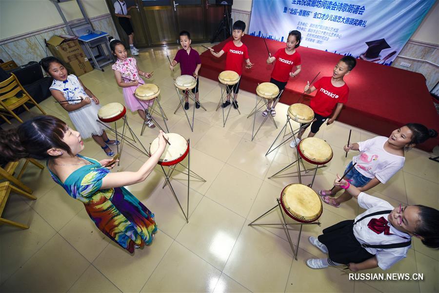 Бесплатные курсы для детей по обучению народной музыке в провинции Хэбэй