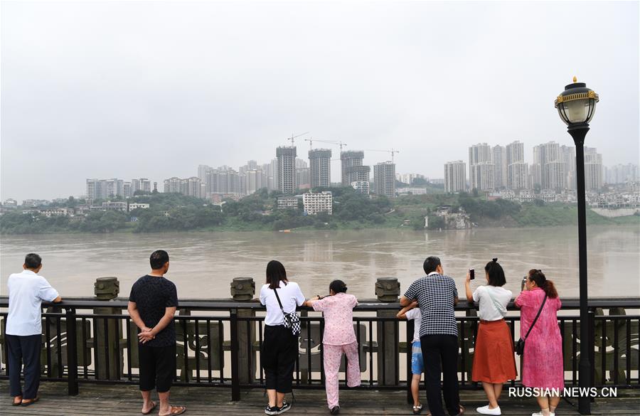 Уровень воды на чунцинском участке реки Цзялинцзян заметно повысился 