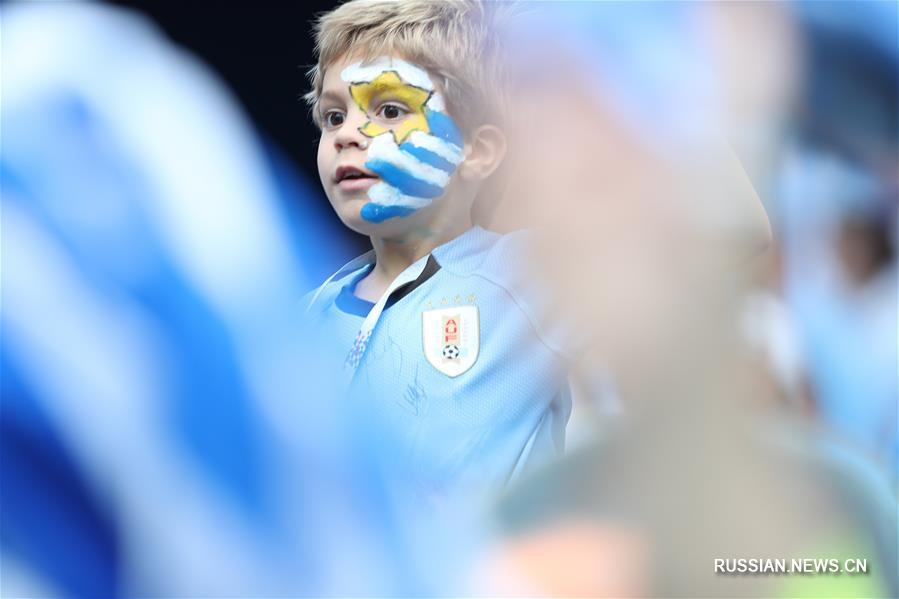 Футбол -- ЧМ-2018, четвертьфинал: болельщики перед матчем Уругвай -- Франция