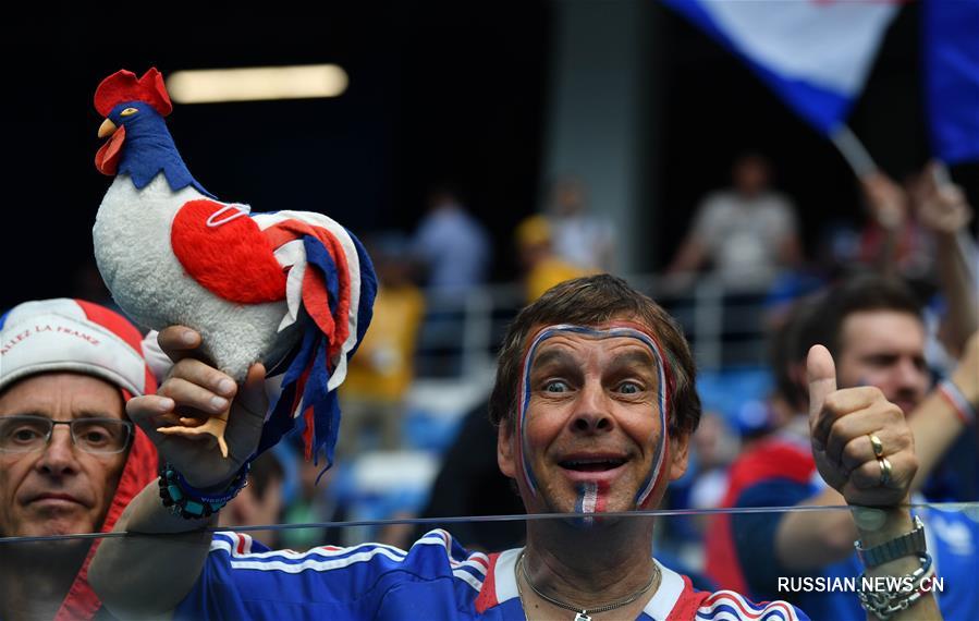 Футбол -- ЧМ-2018, четвертьфинал: болельщики перед матчем Уругвай -- Франция