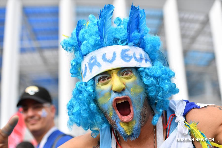 Футбол -- ЧМ-2018, четвертьфинал: болельщики перед матчем Уругвай -- Франция
