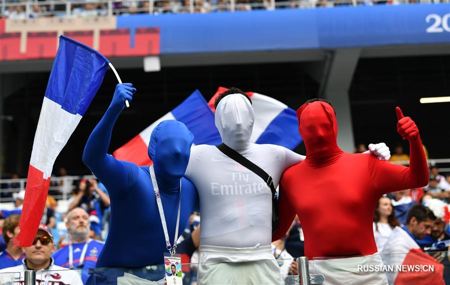 Футбол -- ЧМ-2018, четвертьфинал: болельщики перед матчем Уругвай -- Франция