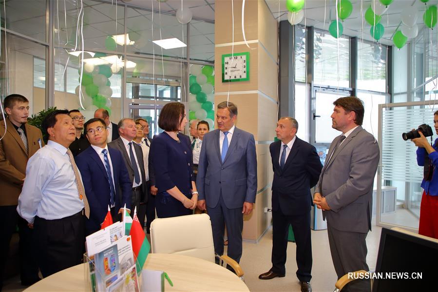 В китайско-белорусском индустриальном парке "Великий камень" открылись строительный городок и отделение "АСБ Беларусбанк"