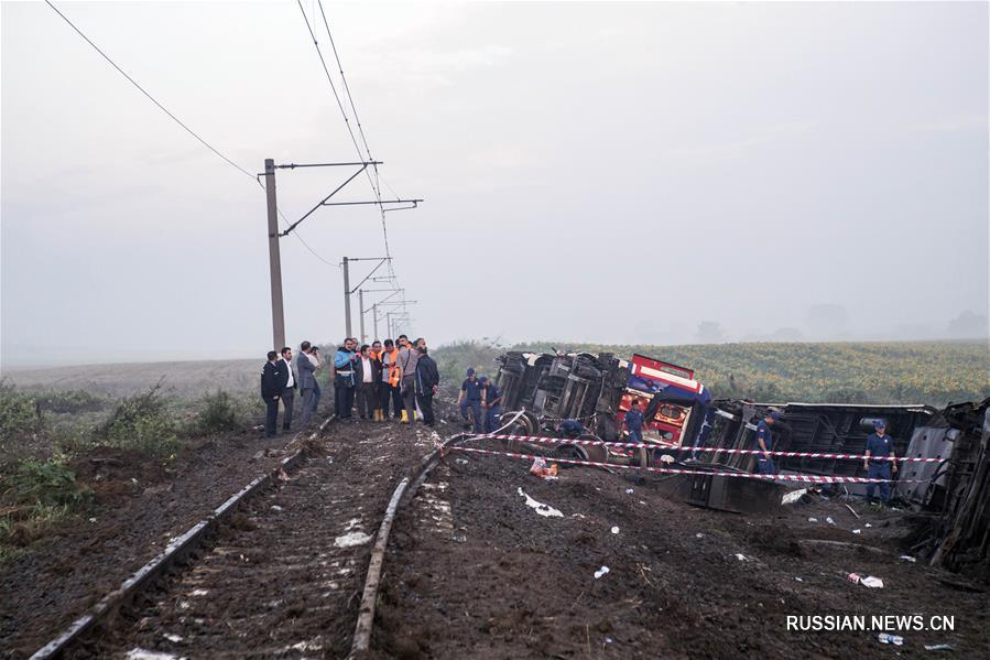 Число погибших при сходе поезда с рельсов в Турции достигло 24 человек  