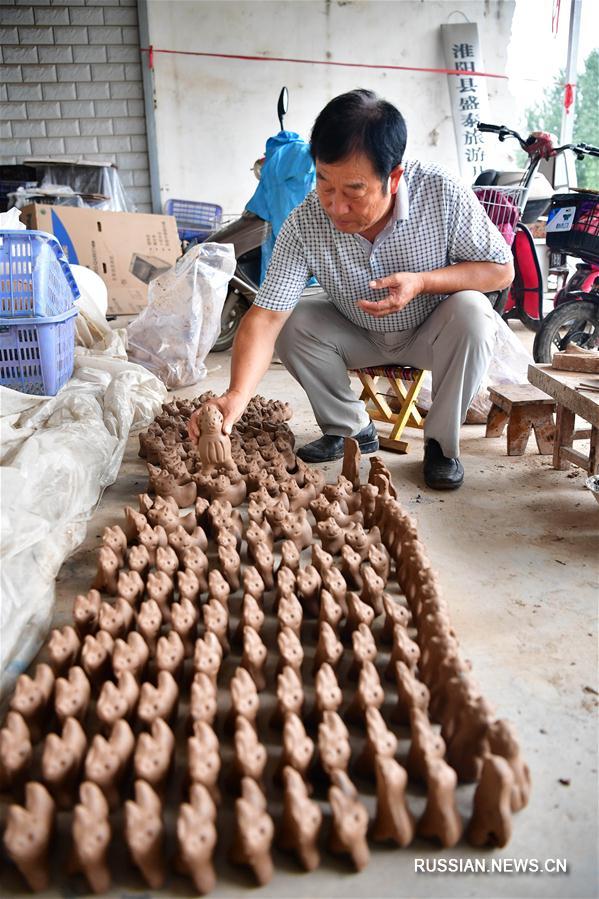 Глиняные собачки из уезда Хуайян провинции Хэнань