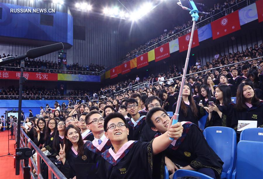 В Пекинском университете прошла церемония выпуска бакалавров 2018 года
