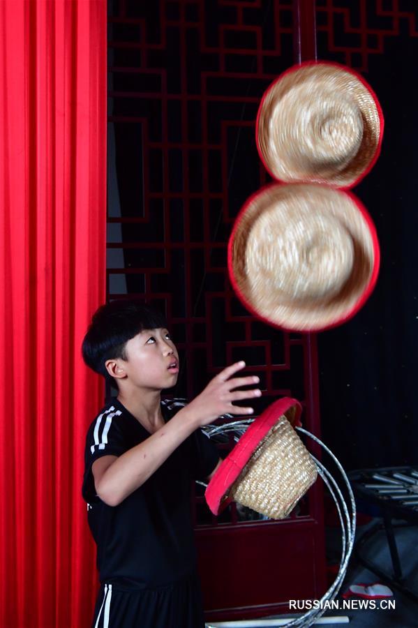Цирковое искусство в деревне Дунбэйчжан провинции Хэнань