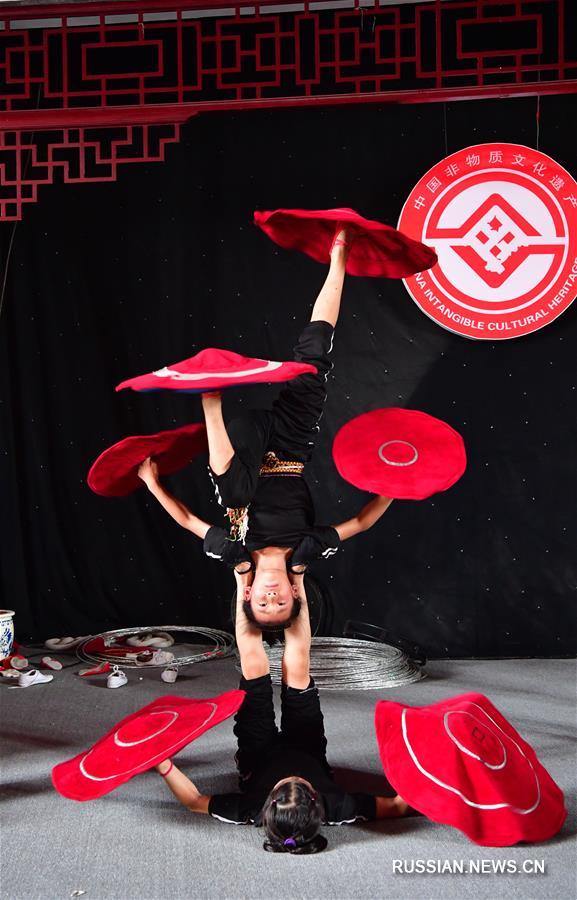 Цирковое искусство в деревне Дунбэйчжан провинции Хэнань