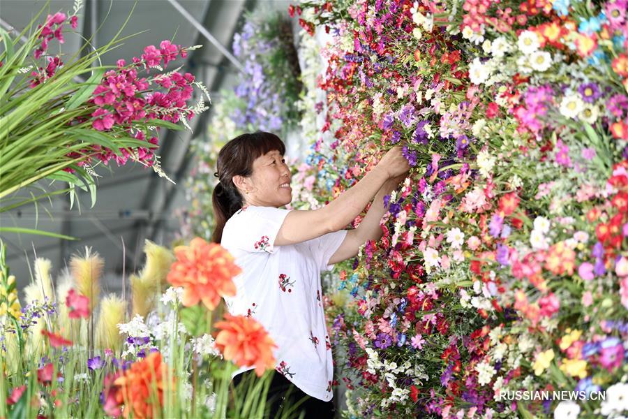 Развитие производства художественных изделий из искусственных цветов в уезде Лаотин провинции Хэбэй