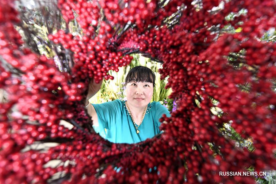 Развитие производства художественных изделий из искусственных цветов в уезде Лаотин провинции Хэбэй