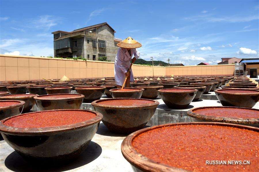 Приготовление острого соуса в провинции Хунань