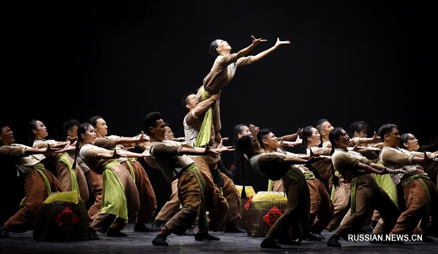 12-й Всекитайский фестиваль танца проходит в городе Куньмин провинции Юньнань