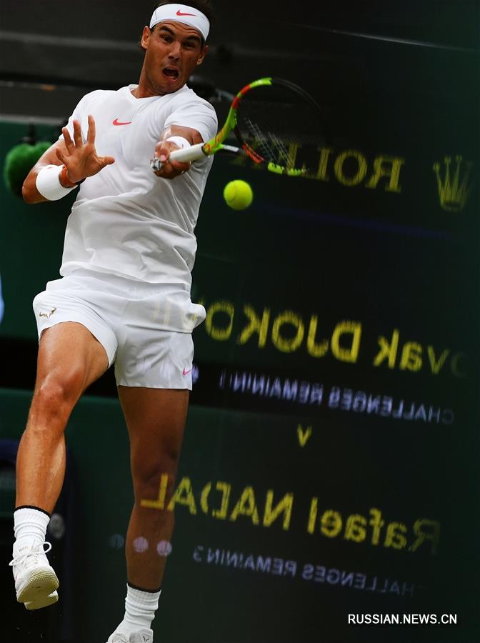 Джокович обыграл Надаля и вышел в финал Уимблдонского теннисного турнира