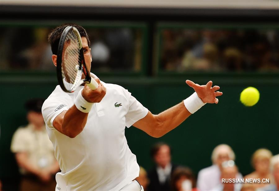 Джокович обыграл Надаля и вышел в финал Уимблдонского теннисного турнира