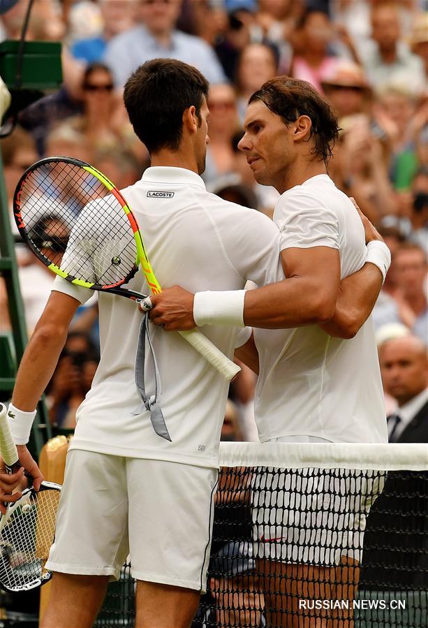 Джокович обыграл Надаля и вышел в финал Уимблдонского теннисного турнира