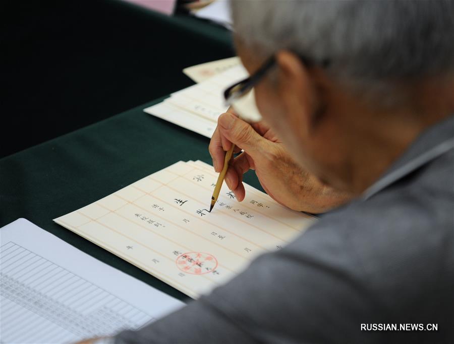 Абитуриенты Шэньсийского педагогического университета получат написанные от руки извещения о зачислении