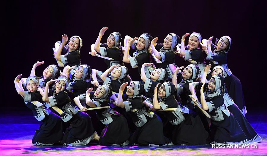 12-й Всекитайский фестиваль танца проходит в городе Куньмин