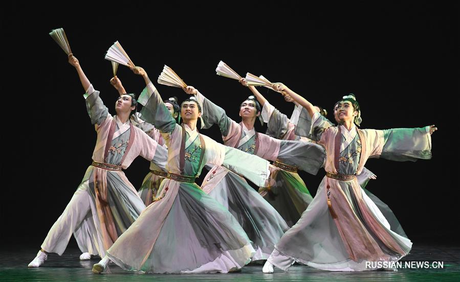 12-й Всекитайский фестиваль танца проходит в городе Куньмин