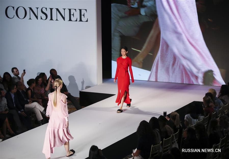 В Нью-Йорке прошел показ одежды китайского бренда Consinee