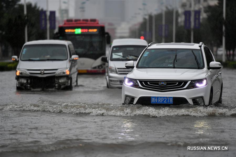 Сильные дожди обрушились на Пекин и близлежащие районы