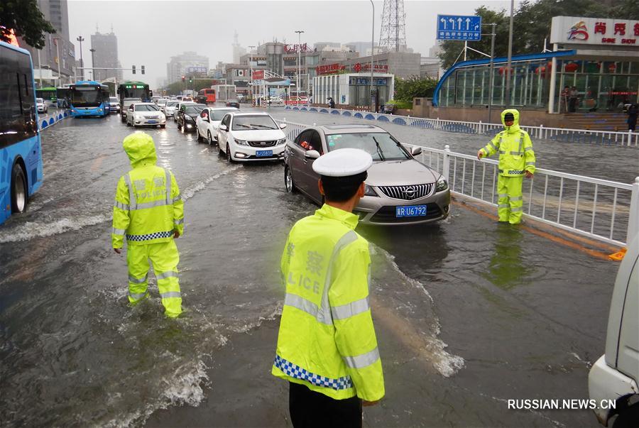 Сильные дожди обрушились на Пекин и близлежащие районы