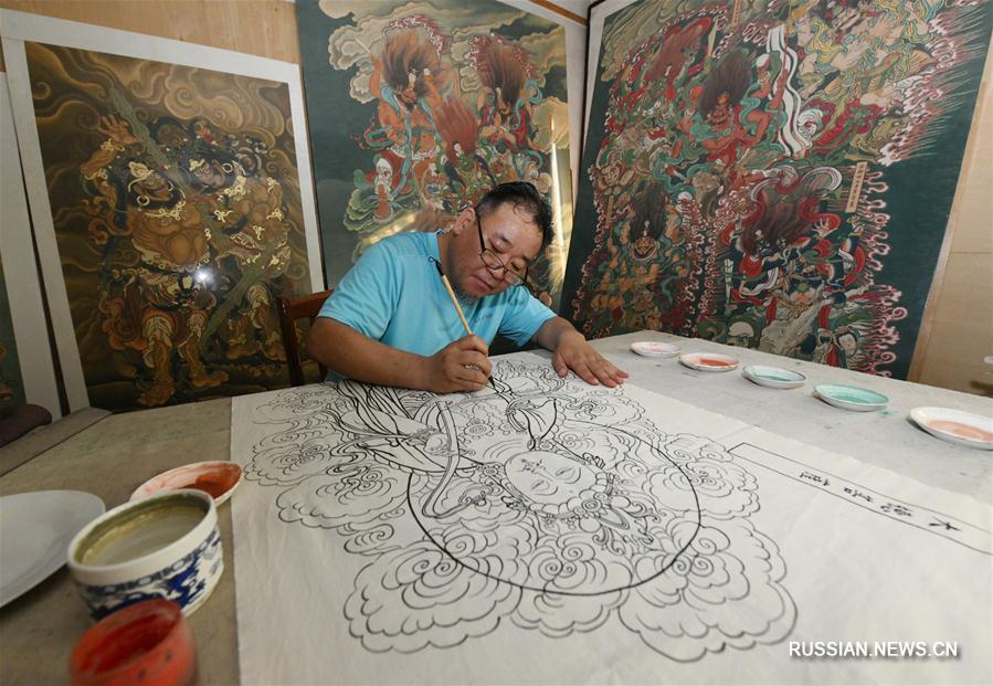 Художник из провинции Хэбэй воспроизвел на бумаге древние фрески