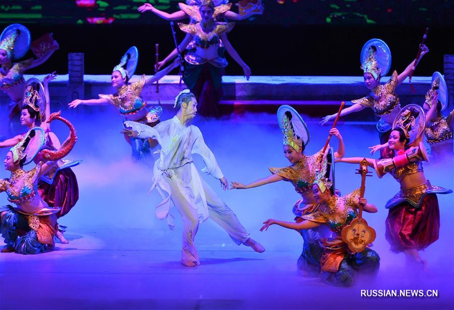 "Дождь из цветов вдоль Шелкового пути" в Ланьчжоу