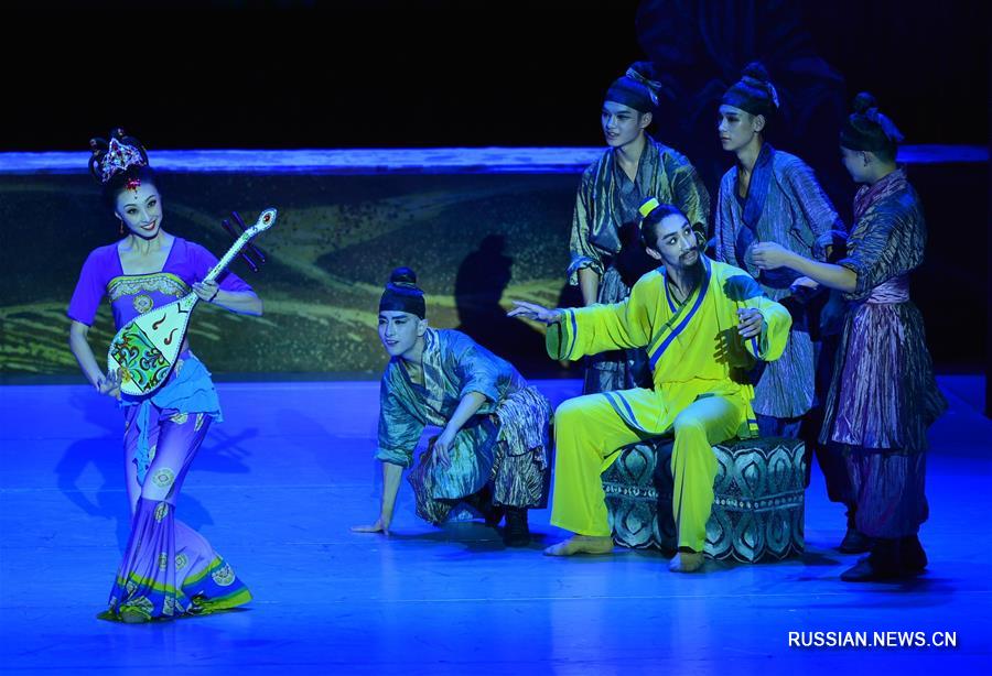 "Дождь из цветов вдоль Шелкового пути" в Ланьчжоу