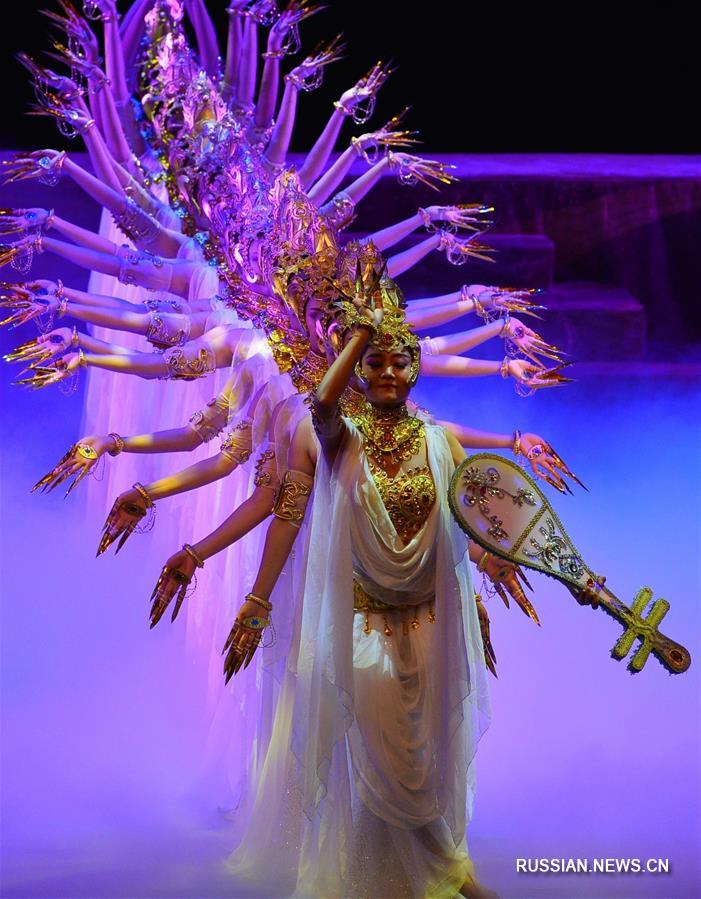 "Дождь из цветов вдоль Шелкового пути" в Ланьчжоу