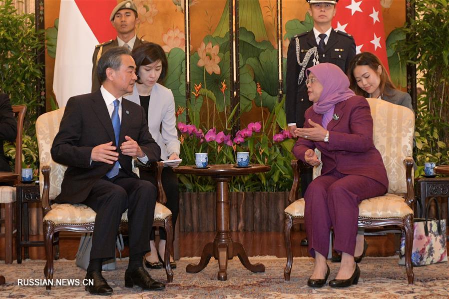 Президент Сингапура Х.Якоб встретилась с Ван И