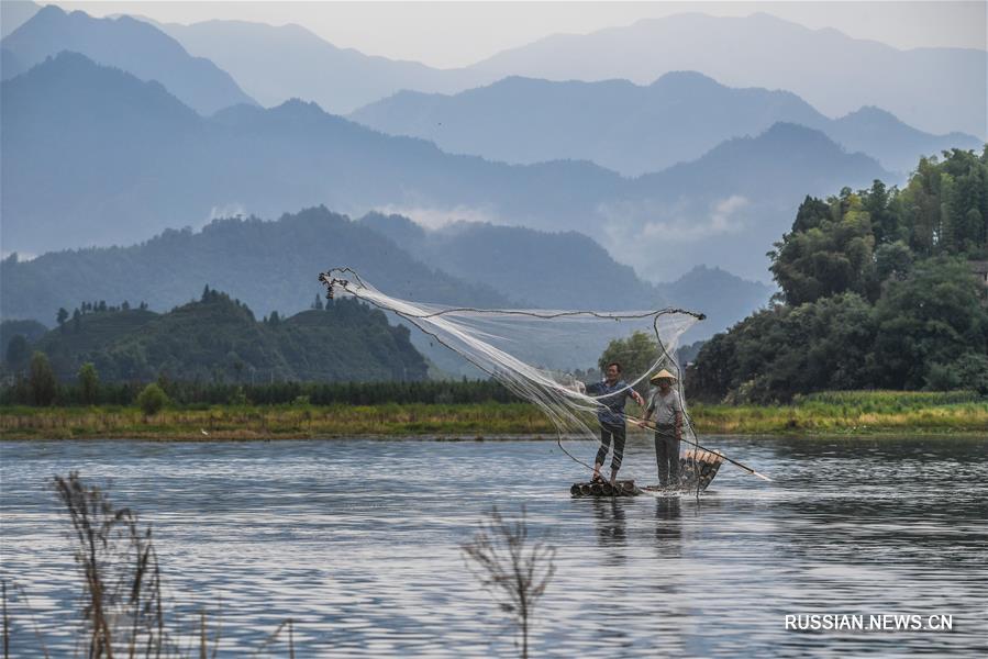 Открытие сезона рыбной ловли в уезде Чуньань провинции Чжэцзян
