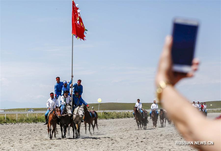 Прекрасные пейзажи Синьцзян-Уйгурского автономного района привлекают все больше туристов