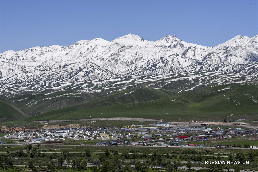 Прекрасные пейзажи Синьцзян-Уйгурского автономного района привлекают все больше туристов
