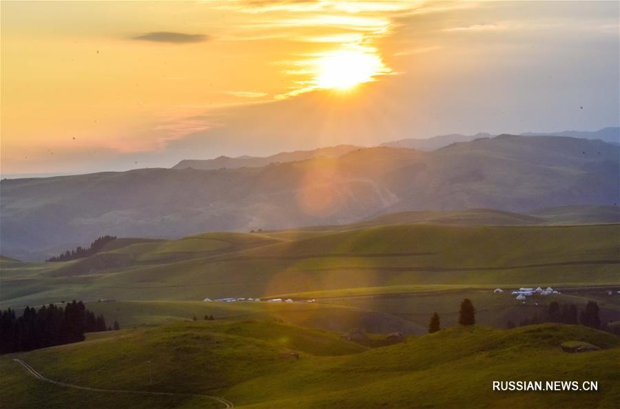 Прекрасные пейзажи Синьцзян-Уйгурского автономного района привлекают все больше туристов