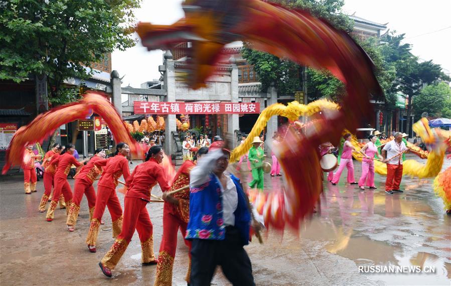 В уезде Яоань провинции Юньнань начался Праздник лотосов