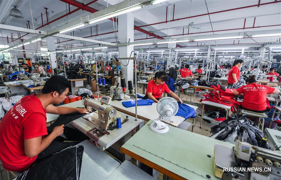 Производство детской одежды в поселке Чжили провинции Чжэцзян