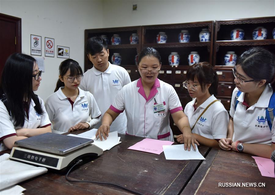 Практика студентов медицинских факультетов Сянгана в клинике традиционной китайской медицины